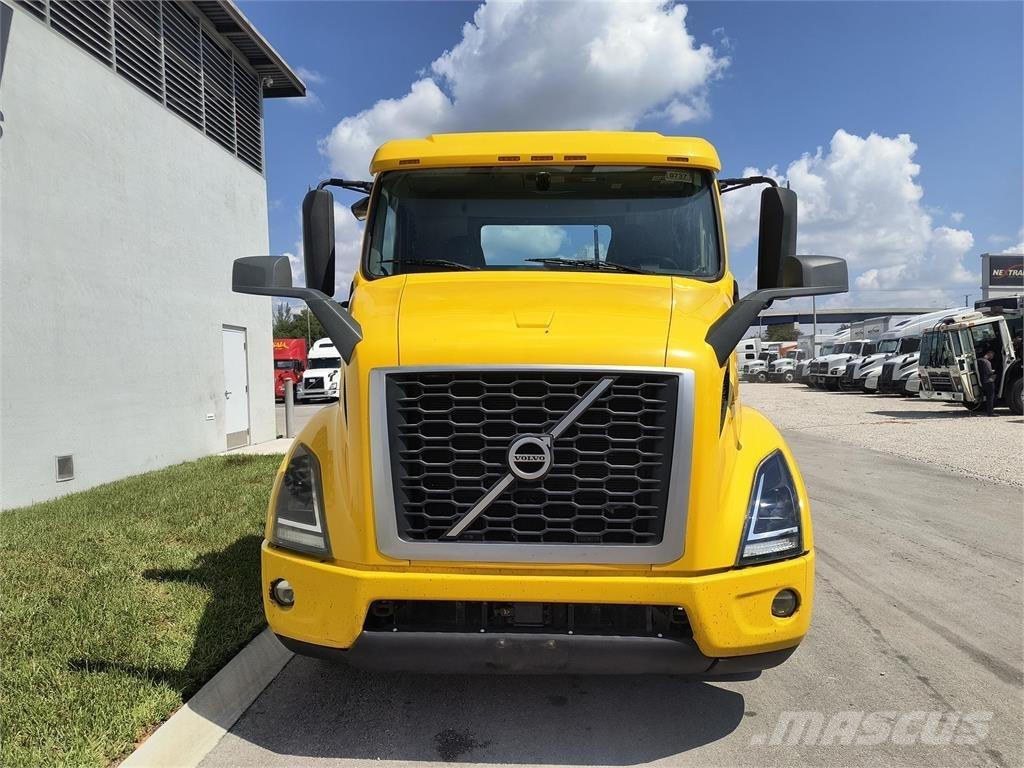 Volvo VNR64T Naudoti vilkikai