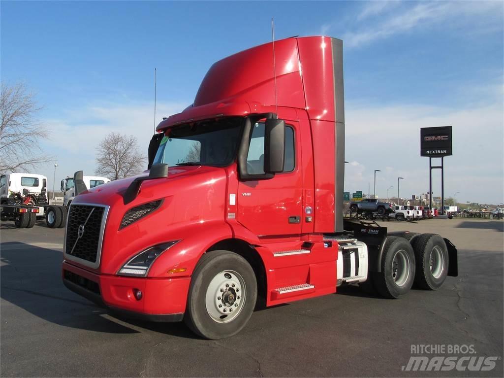 Volvo VNR64T300 Naudoti vilkikai