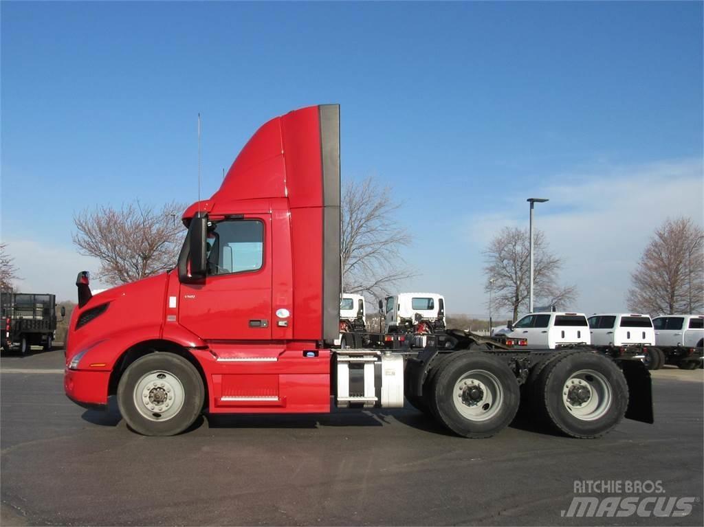 Volvo VNR64T300 Naudoti vilkikai