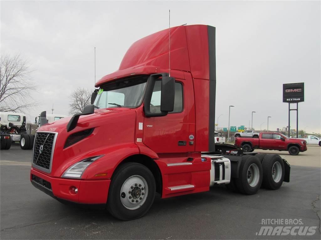 Volvo VNR64T300 Naudoti vilkikai