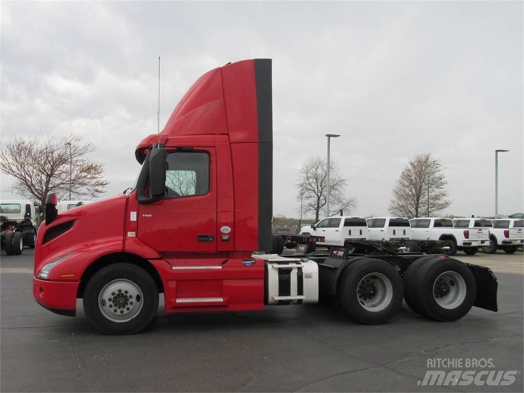 Volvo VNR64T300 Naudoti vilkikai