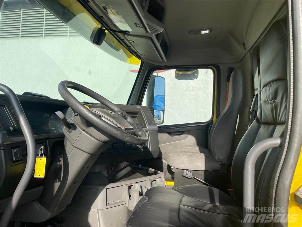 Volvo VNR64T300 Naudoti vilkikai