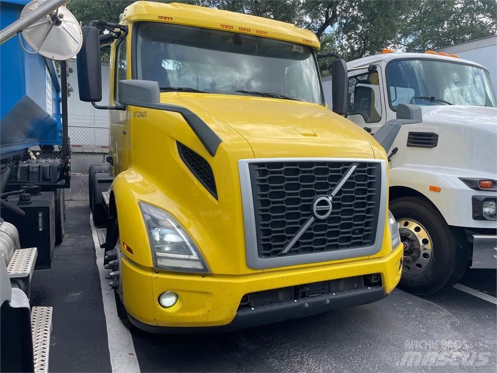 Volvo VNR64T300 Naudoti vilkikai