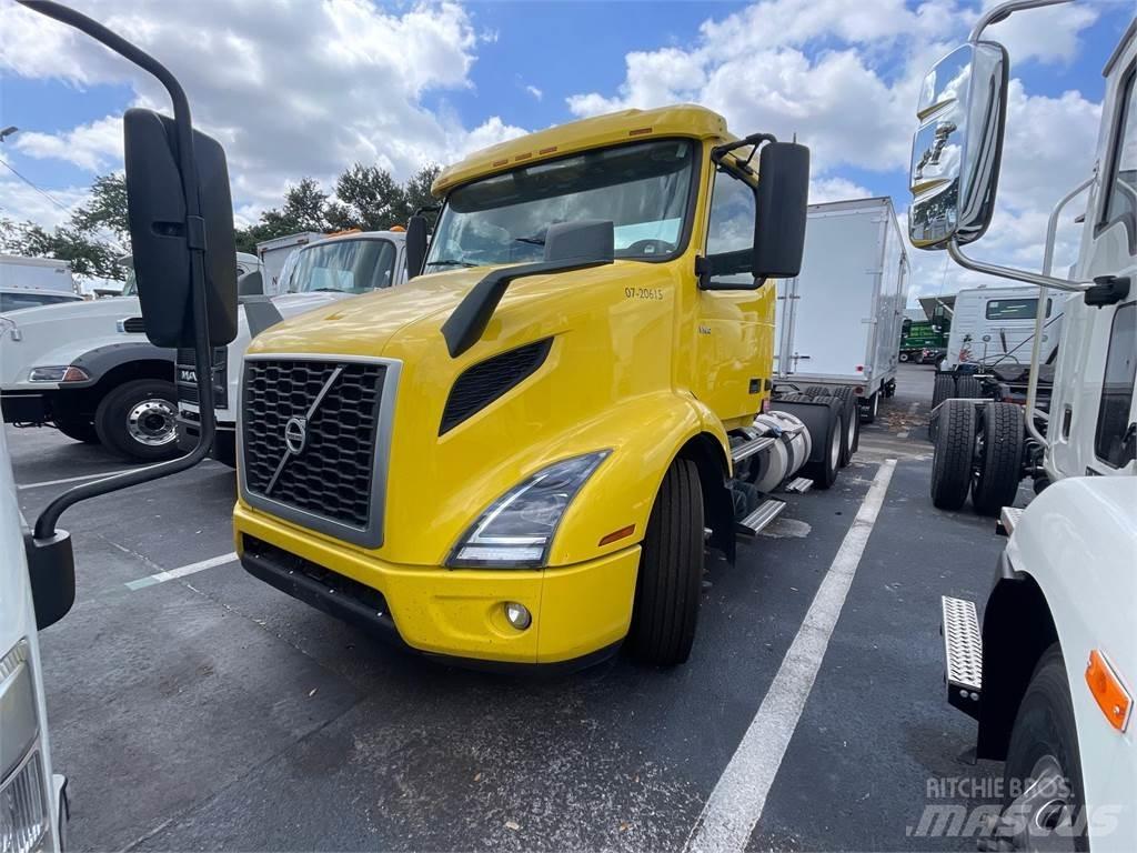 Volvo VNR64T300 Naudoti vilkikai