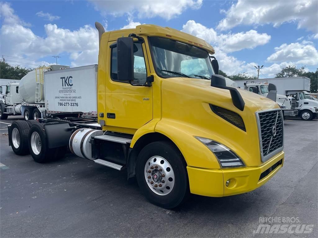 Volvo VNR64T300 Naudoti vilkikai