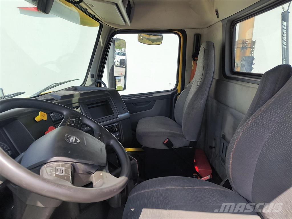 Volvo VNR64T300 Naudoti vilkikai