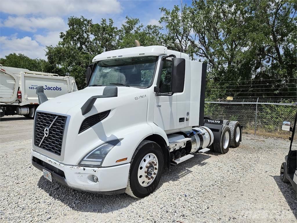 Volvo VNR64T300 Naudoti vilkikai