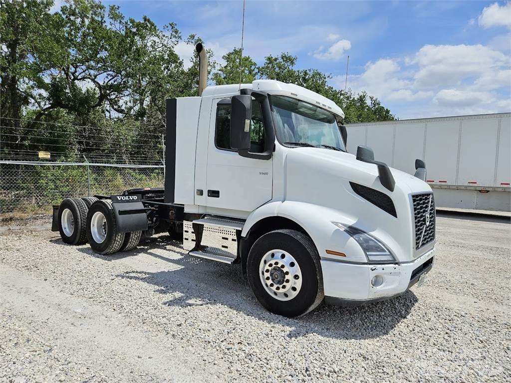 Volvo VNR64T300 Naudoti vilkikai
