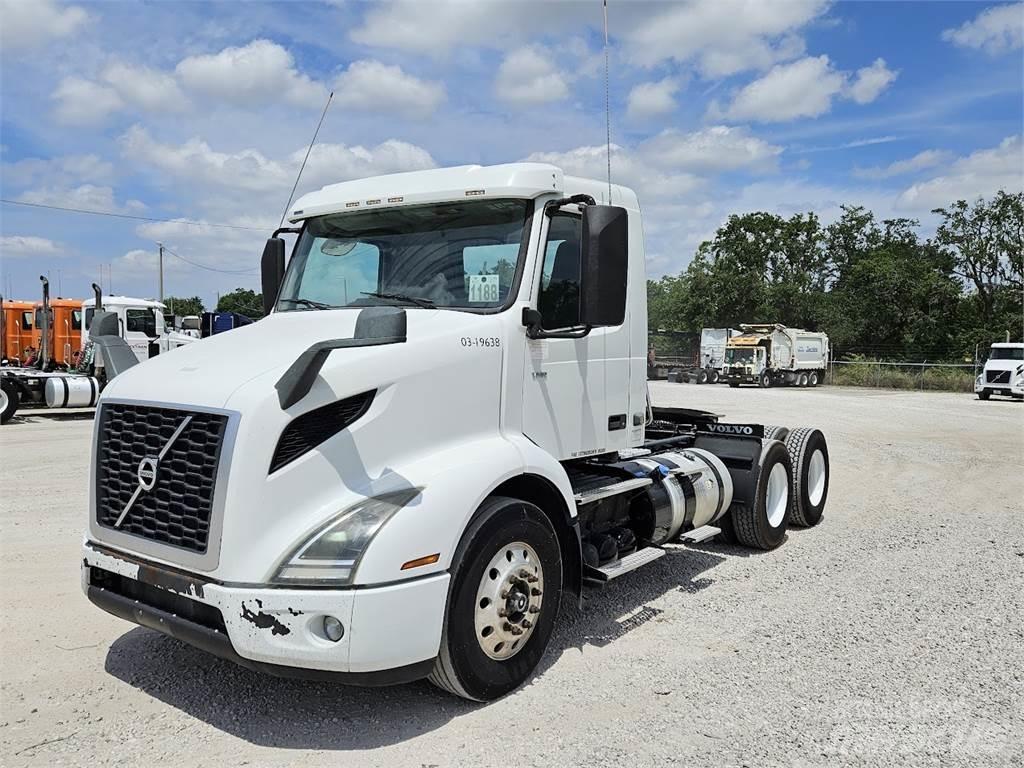 Volvo VNR64T300 Naudoti vilkikai