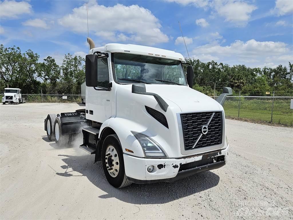 Volvo VNR64T300 Naudoti vilkikai