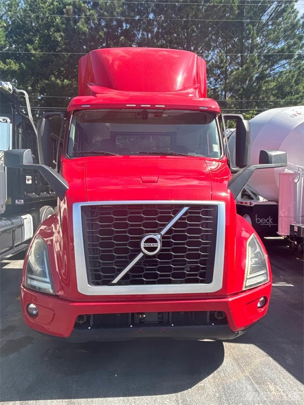 Volvo VNR64T300 Naudoti vilkikai