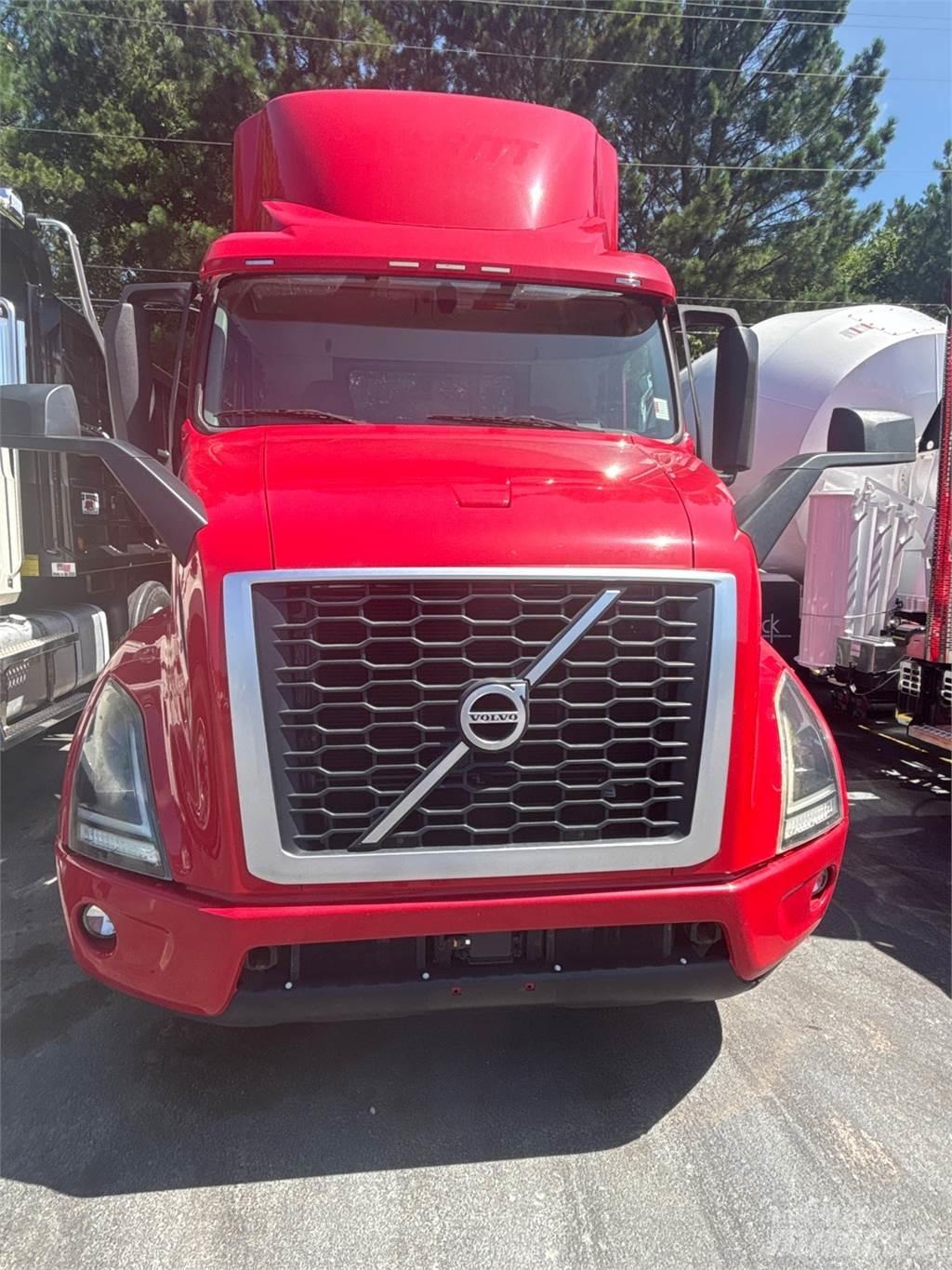 Volvo VNR64T300 Naudoti vilkikai