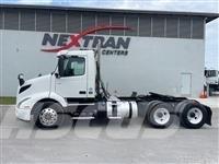 Volvo VNR64T300 Naudoti vilkikai