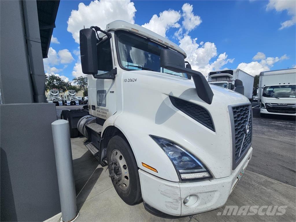 Volvo VNR64T300 Naudoti vilkikai