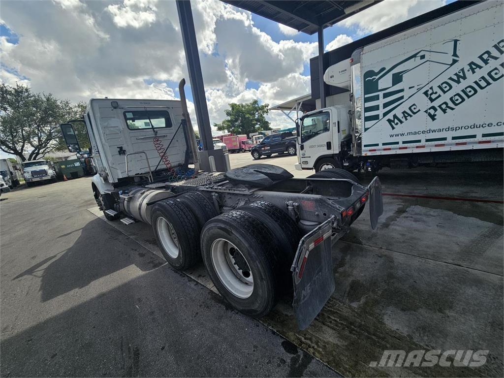 Volvo VNR64T300 Naudoti vilkikai