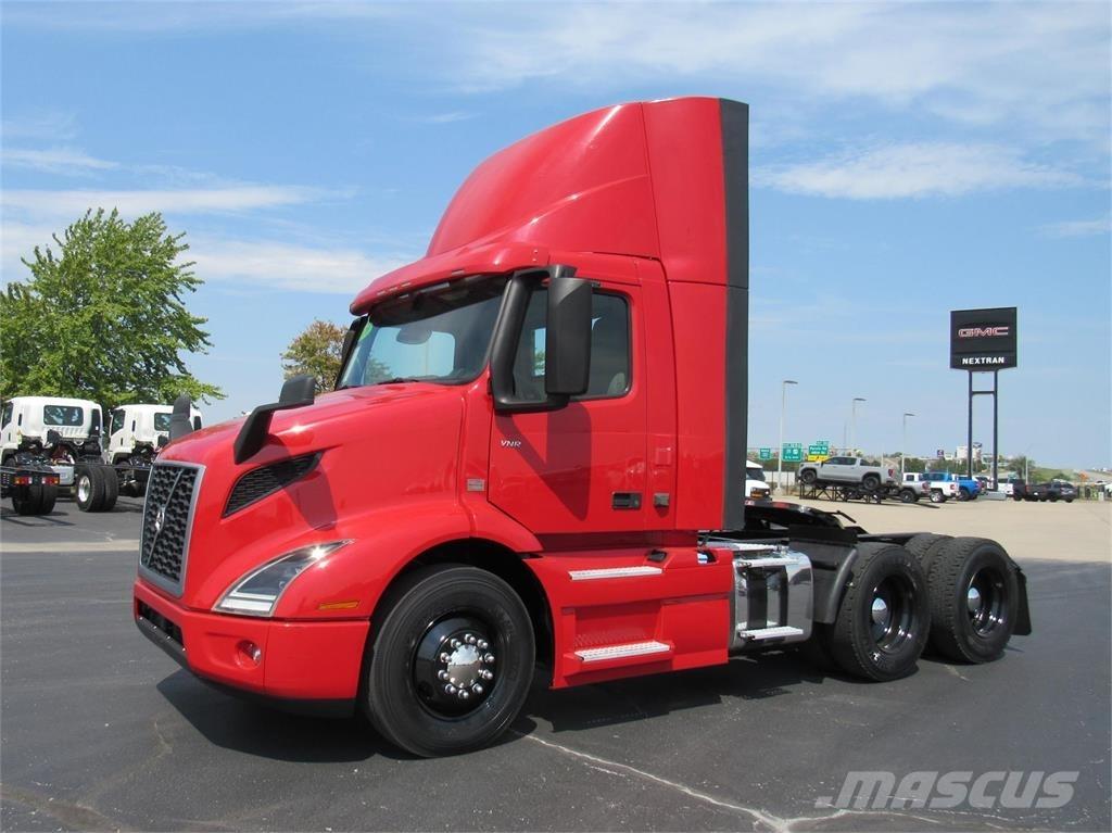 Volvo VNR64T300 Naudoti vilkikai