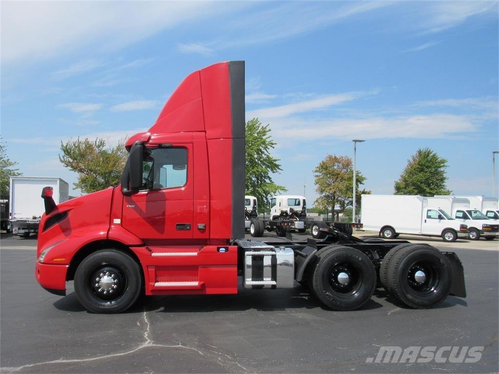 Volvo VNR64T300 Naudoti vilkikai