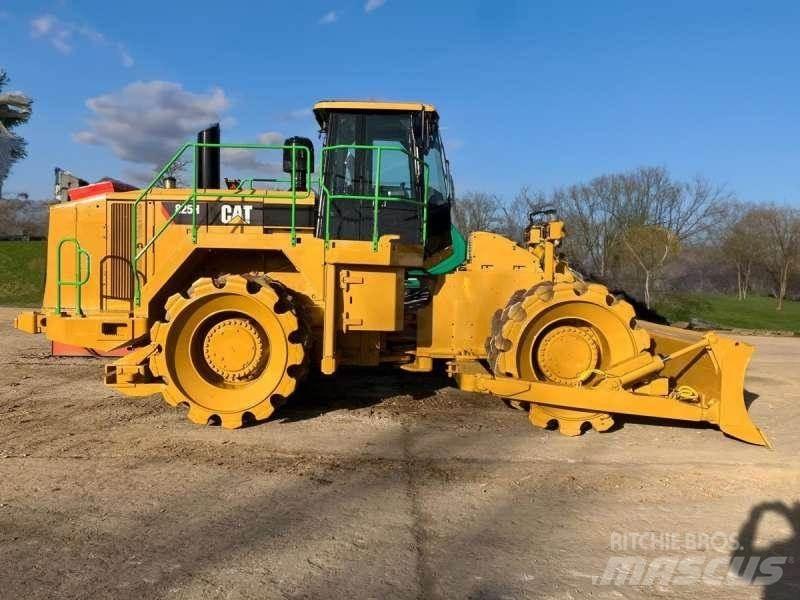 CAT 825H Atliekų presai