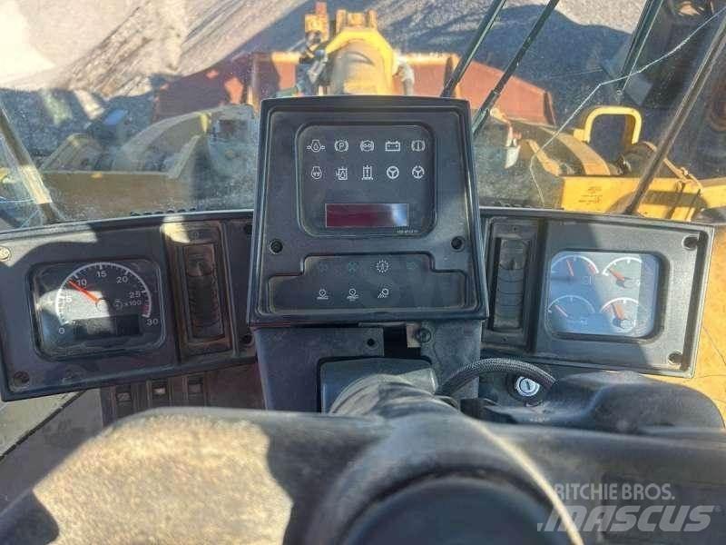 CAT 962G Naudoti ratiniai krautuvai