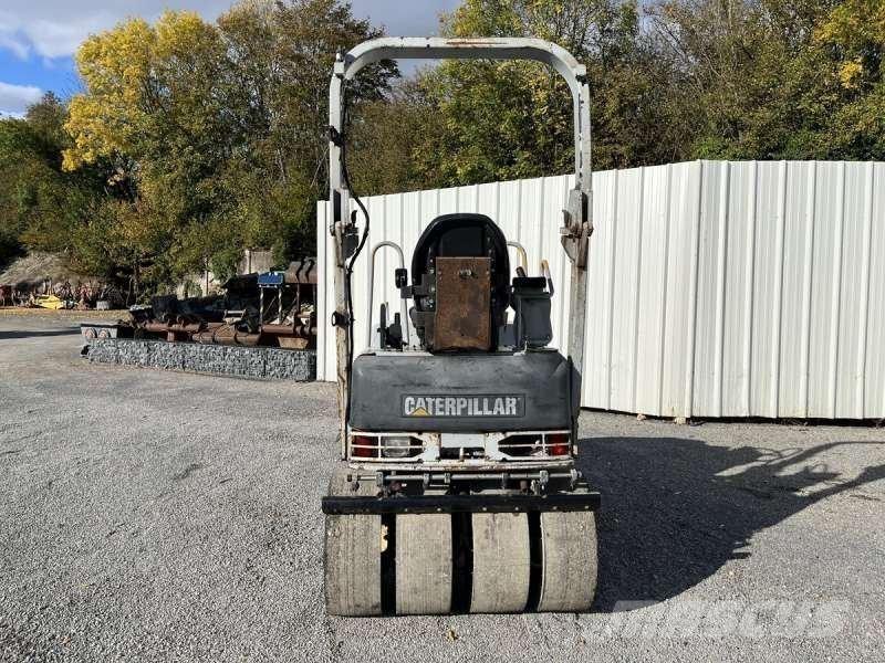 CAT CB225E Gruntiniai volai