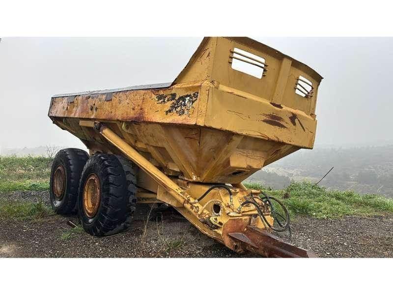 CAT D250B Savivartės priekabos