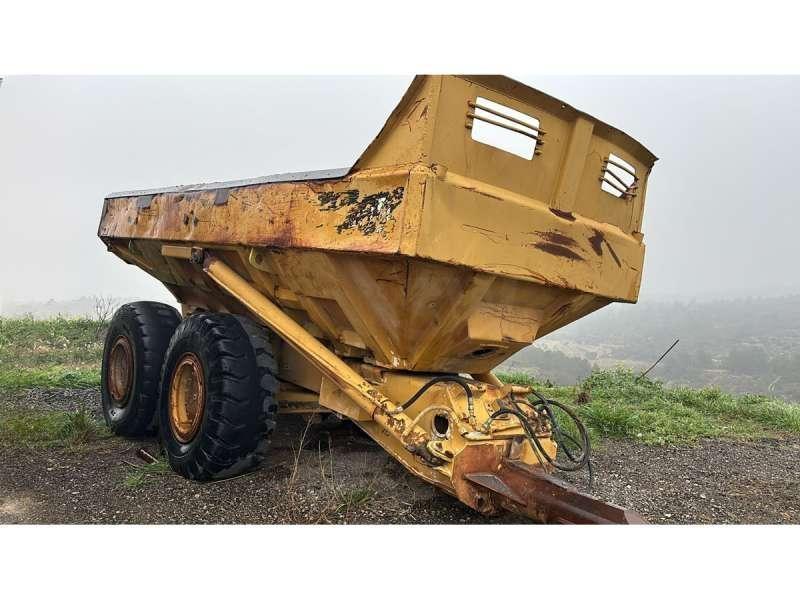 CAT D250B Savivartės priekabos