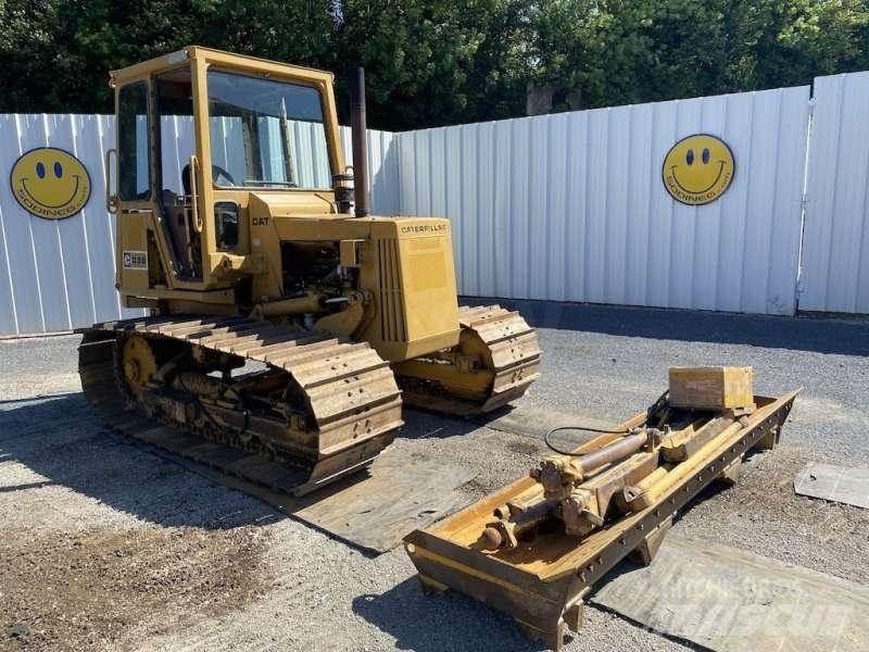 CAT D3B Vikšriniai buldozeriai