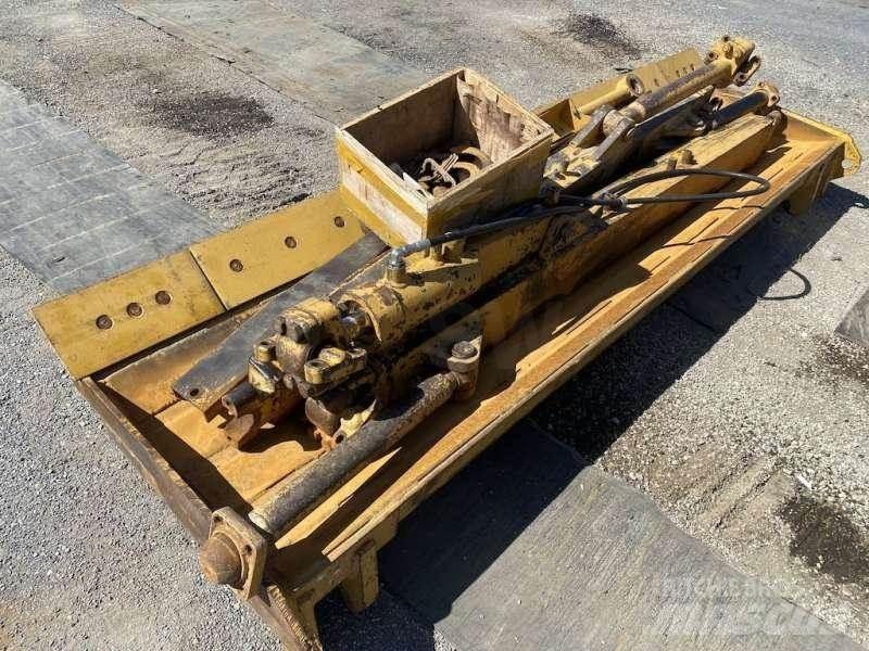 CAT D3B Vikšriniai buldozeriai