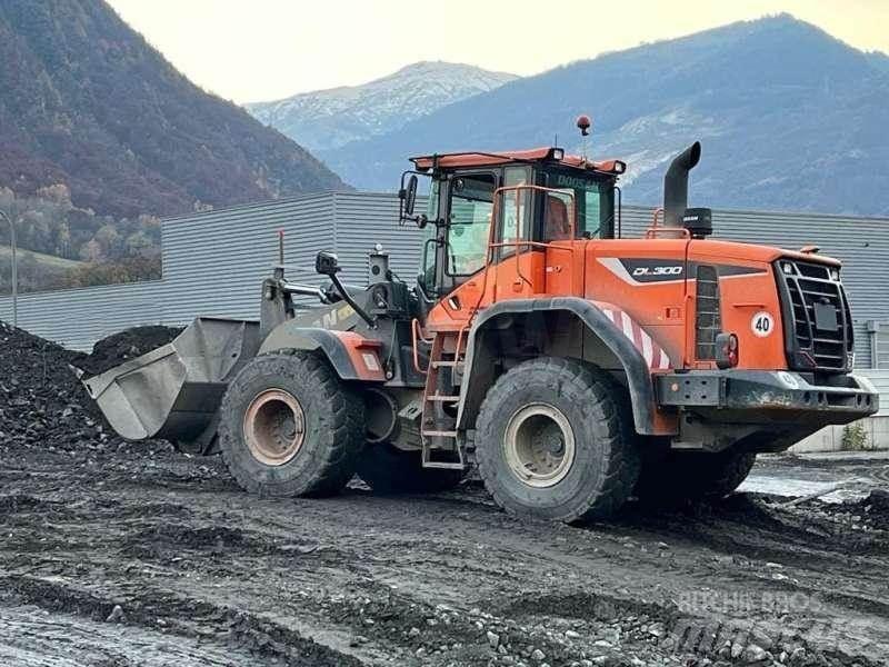 Doosan DL300 Naudoti ratiniai krautuvai