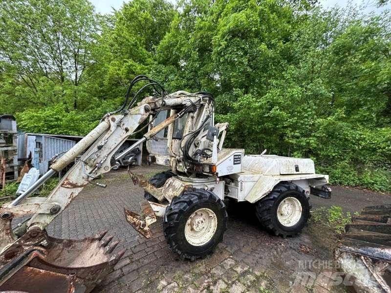 Mecalac 8CXI Ratiniai ekskavatoriai