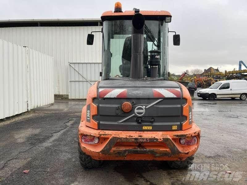 Volvo L30G Naudoti ratiniai krautuvai