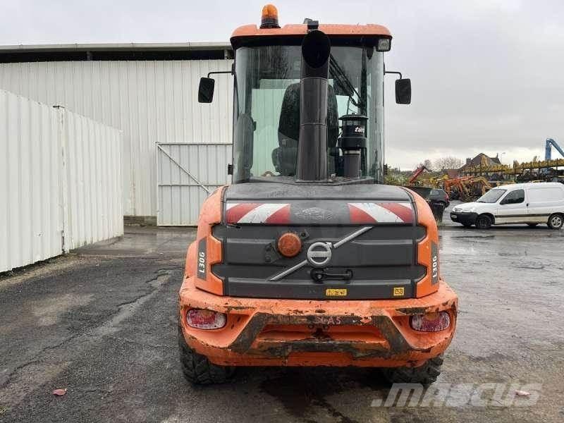 Volvo L30G Naudoti ratiniai krautuvai