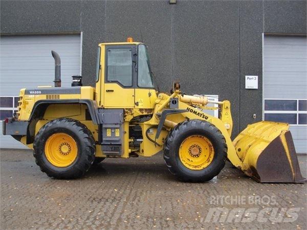 Komatsu WA320 Naudoti ratiniai krautuvai