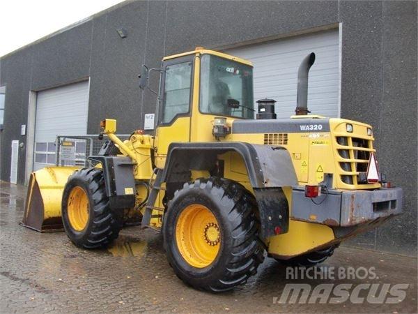 Komatsu WA320 Naudoti ratiniai krautuvai