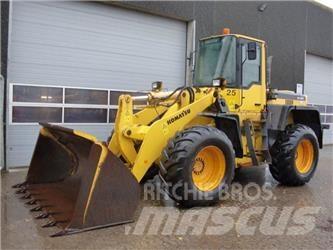 Komatsu WA320 Naudoti ratiniai krautuvai