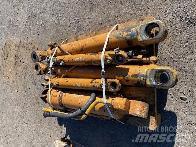 CASE 621 HYDRAULIKA Hidraulikos įrenginiai