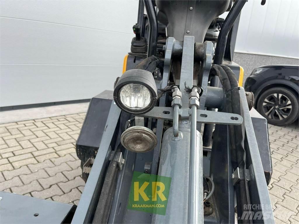 GiANT D332 Frontaliniai krautuvai ir ekskavatoriai