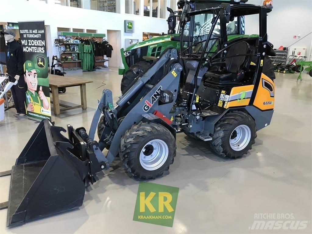 GiANT G2200E Frontaliniai krautuvai ir ekskavatoriai