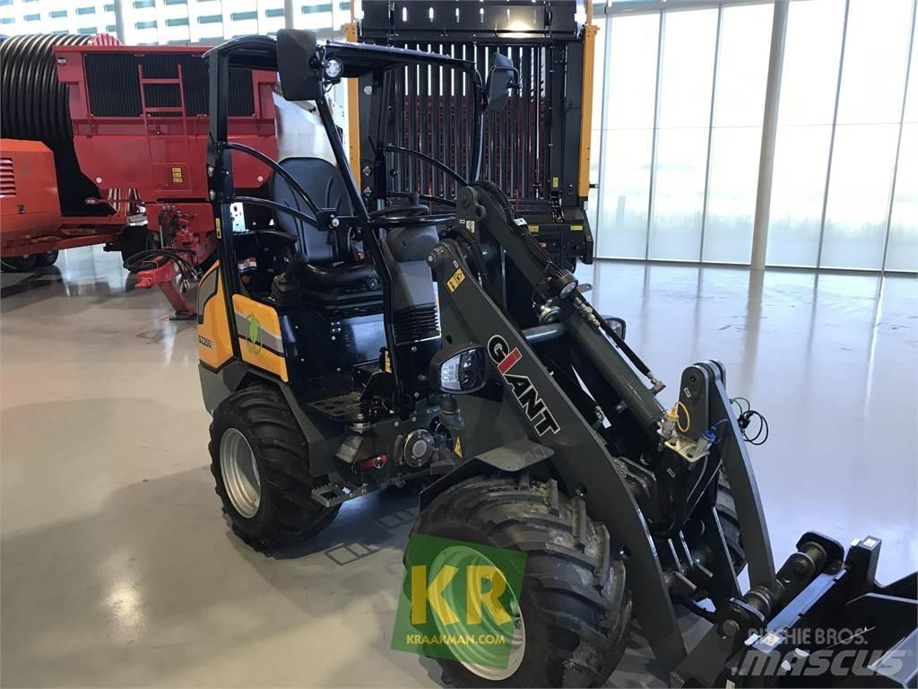 GiANT G2200E Frontaliniai krautuvai ir ekskavatoriai