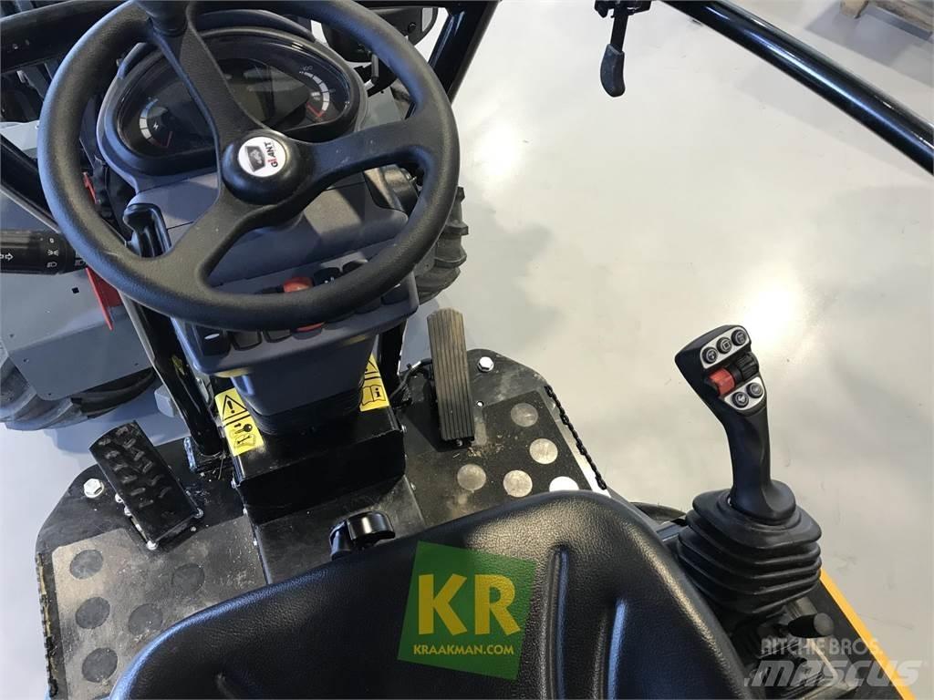GiANT G2200E Frontaliniai krautuvai ir ekskavatoriai