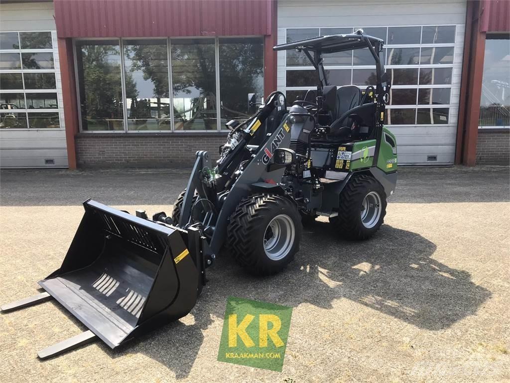 GiANT G2200E Frontaliniai krautuvai ir ekskavatoriai