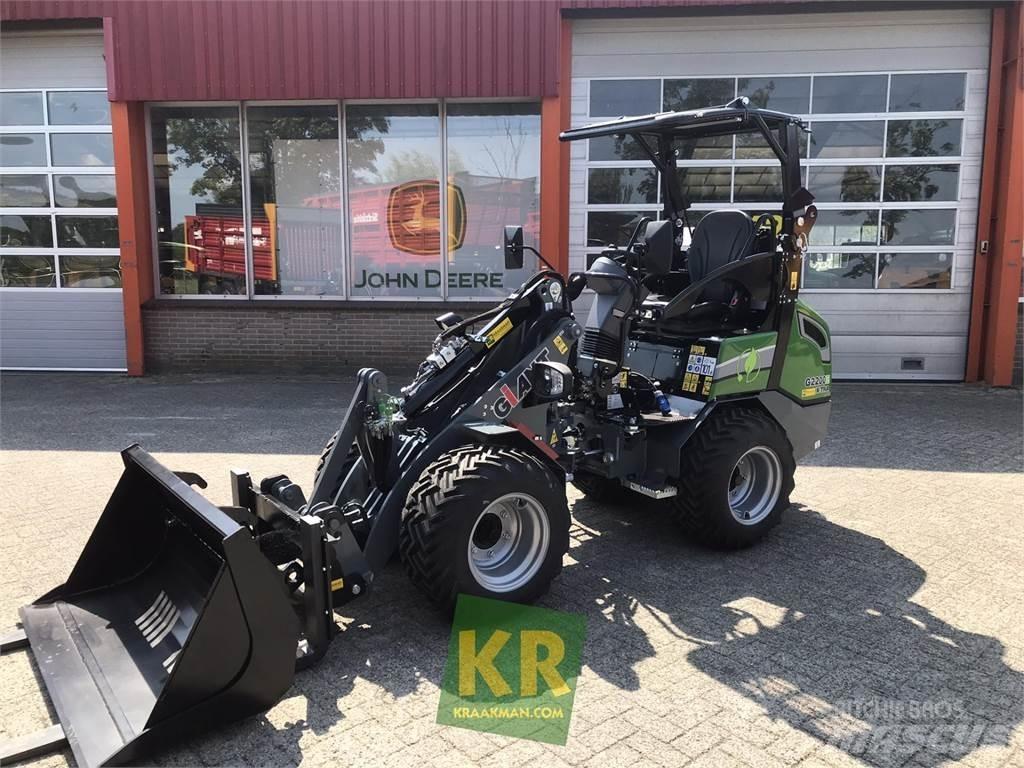 GiANT G2200E Frontaliniai krautuvai ir ekskavatoriai