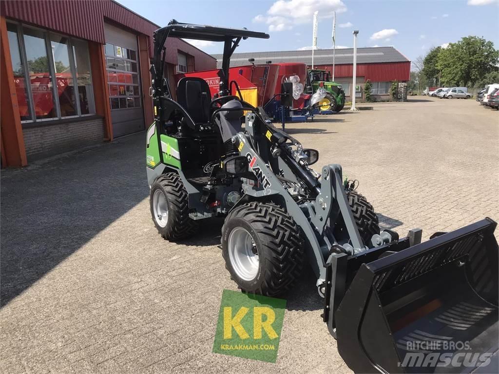 GiANT G2200E Frontaliniai krautuvai ir ekskavatoriai