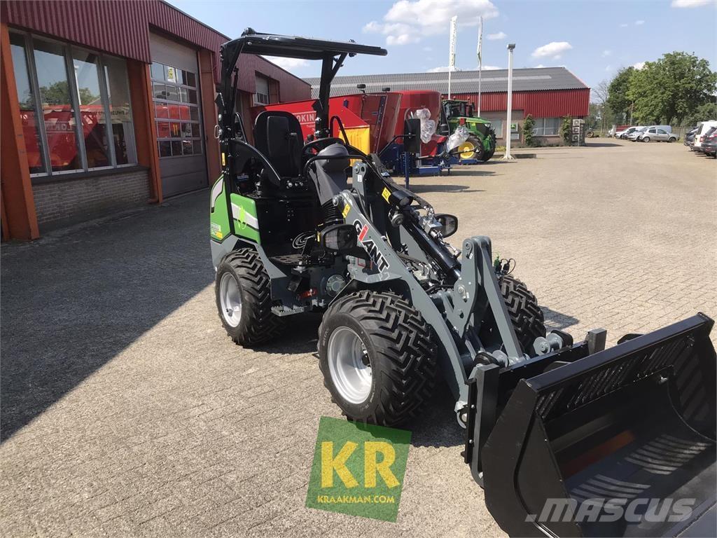 GiANT G2200E Frontaliniai krautuvai ir ekskavatoriai