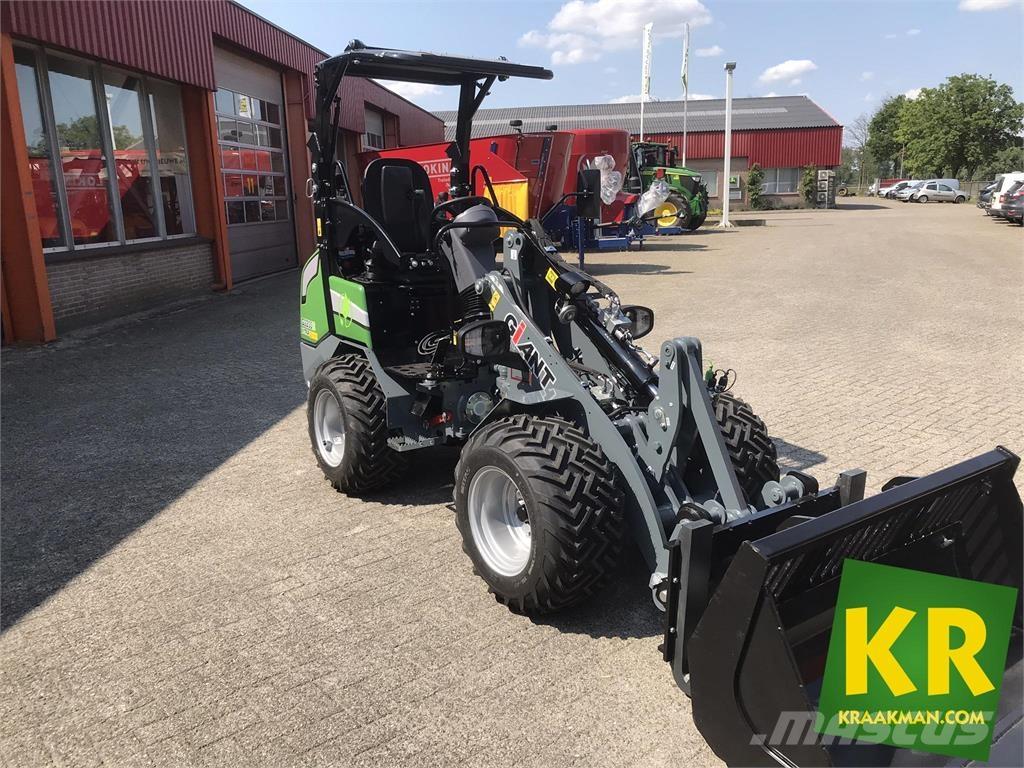 GiANT G2200E Frontaliniai krautuvai ir ekskavatoriai