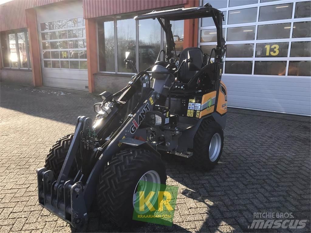 GiANT G2200E Frontaliniai krautuvai ir ekskavatoriai
