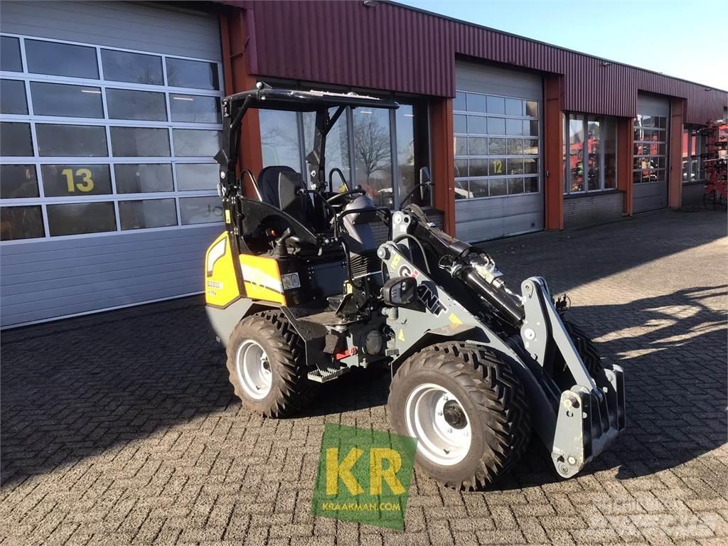 GiANT G2200E Frontaliniai krautuvai ir ekskavatoriai