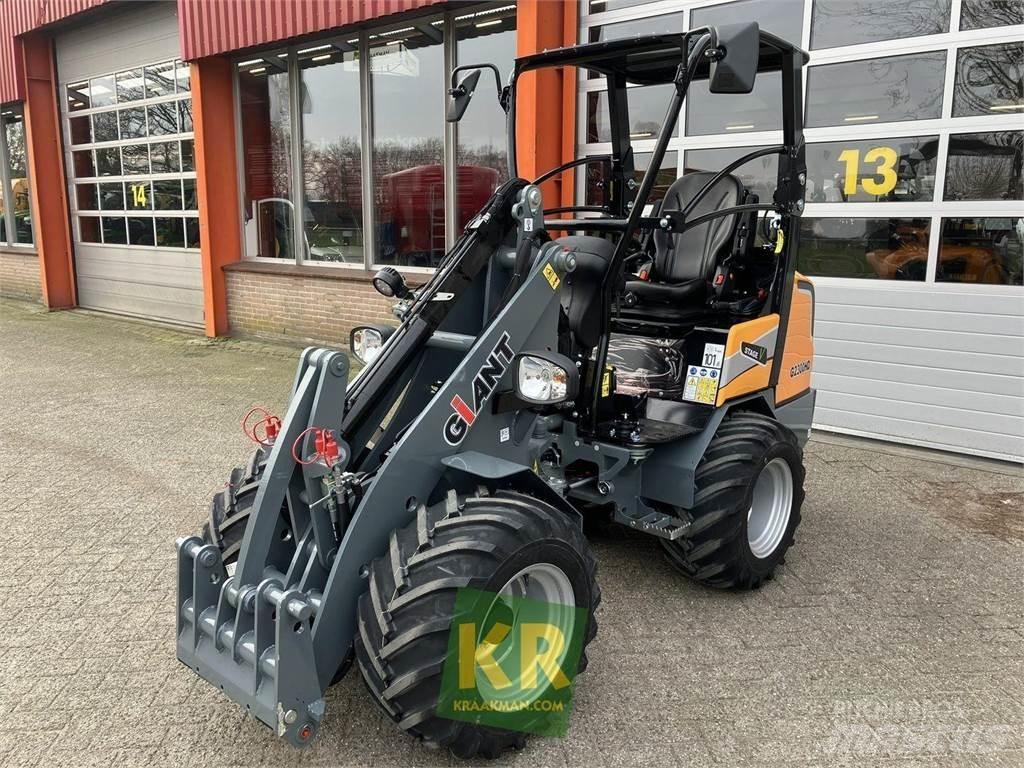 GiANT G2300 Frontaliniai krautuvai ir ekskavatoriai