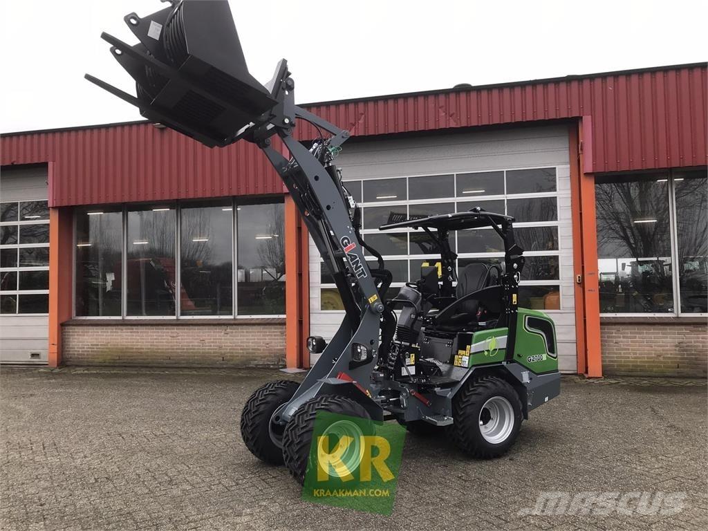 GiANT G2700E Frontaliniai krautuvai ir ekskavatoriai
