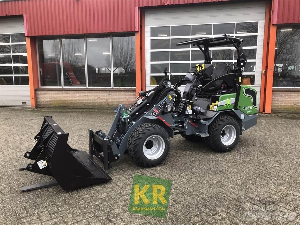 GiANT G2700E Frontaliniai krautuvai ir ekskavatoriai